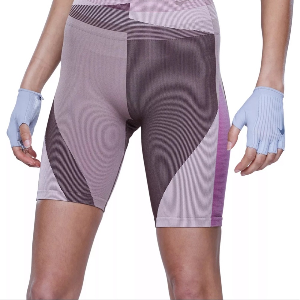 Nike Icon Clash Seamless 8” Training Shorts